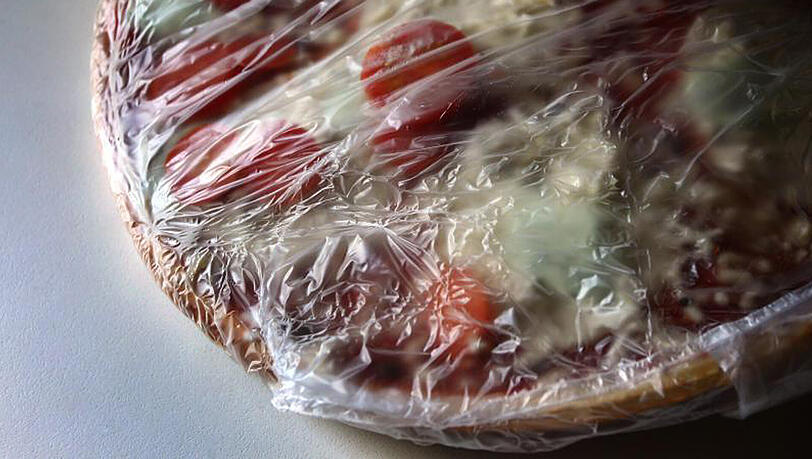 In Tiefkühlpizzen sollen in Zukunft weniger gesättigte Fettsäuren stecken. In Tiefkühlpizzen sollen in Zukunft weniger gesättigte Fettsäuren stecken.