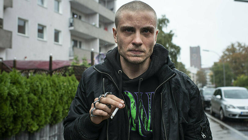 Jannik Schümann als Eric Stehfest in "9 Tage wach" Jannik Schümann als Eric Stehfest in "9 Tage wach"