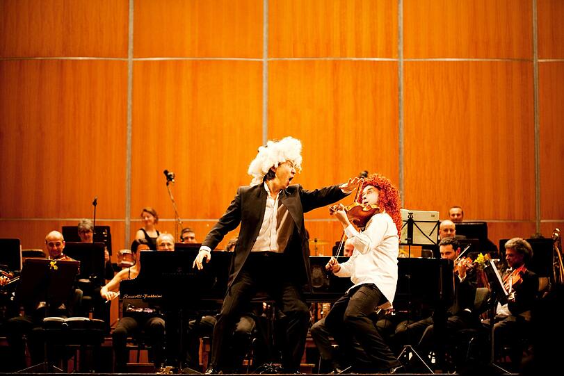 Igudesman und Joo als Wrestler Bach und Vivaldi