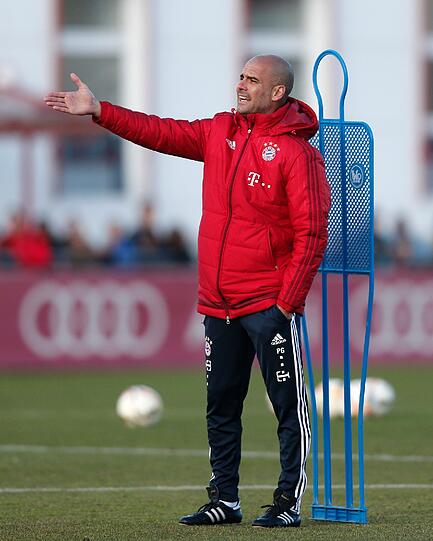 Bilder vom Abschlusstraining des FC Bayern vor dem Abflug nach Katar.