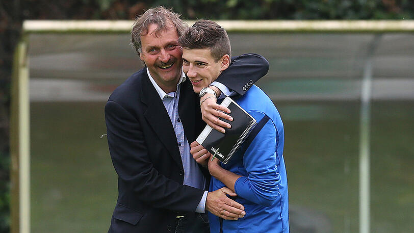 Anno 2013: Peter Neururer und Leon Goretzka (rechts), sein damaliger Schützling beim VfL Bochum.