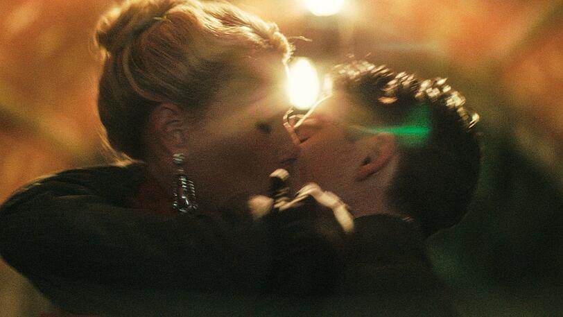 Der Filmstar und der Tischtennisaufsteiger: Gwyneth Paltrow (Kay Stone), Timoth&eacute;e Chalamet (Marty Mauser).