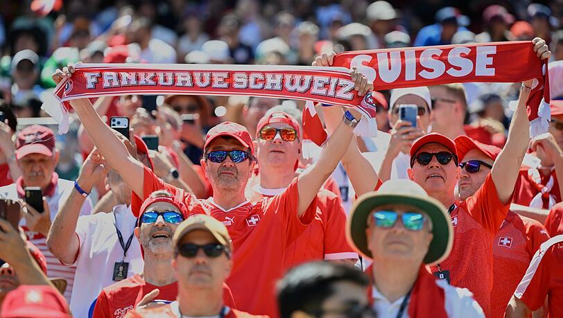 Die Schweizer Fans waren schon früh auf den Beinen. Die Schweizer Fans waren schon früh auf den Beinen.