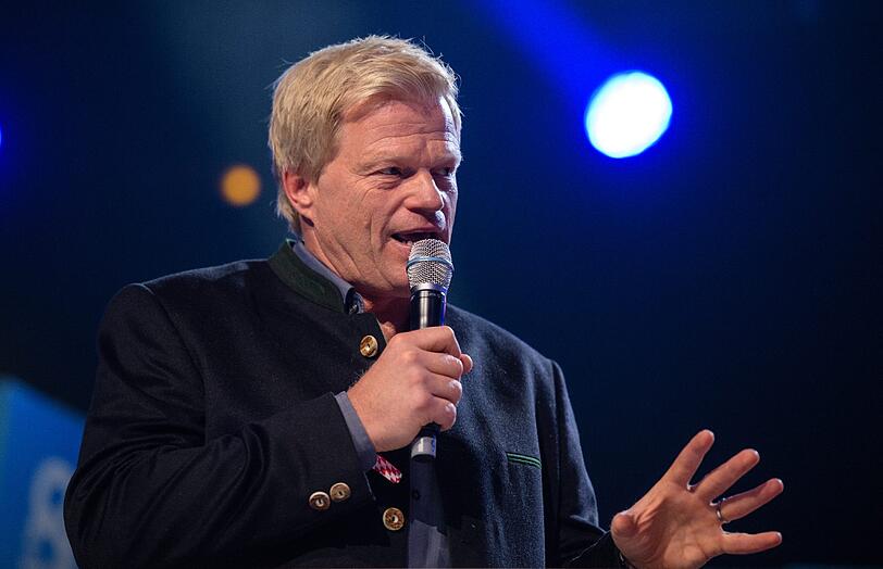 Auch Oliver Kahn war dort und konnte an alte Fußball-Weisheiten anknüpfen: "Man braucht auch Leute, die es dann auf die Straße bringen, die auch die operativen Eier haben, damit die Ziele erreicht werden."