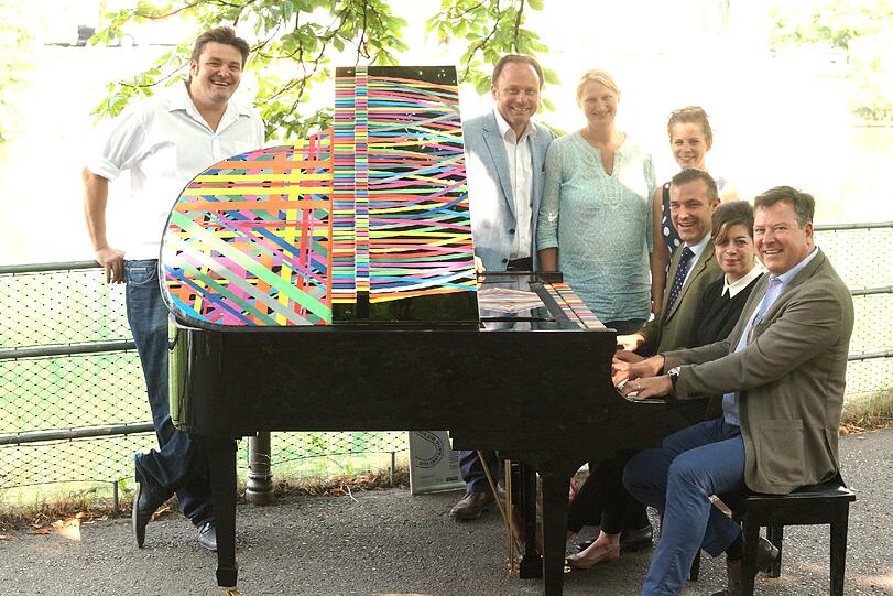 Benjamin David, Andreas Keck, Ulrike Bührlein, Clara Muth, Georg Schlagbauer, Pianistin Isabel Melendez Alba und Bürgermeister Josef Schmid (v.l.).