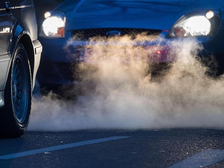 Der geplante CO2-Preis zur Verteuerung von Diesel, Benzin, Heizöl und Erdgas wäre für das Erreichen des Klimaziels in den ersten Jahren noch zu niedrig, um umfassend wirken zu können.