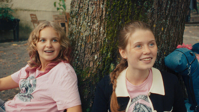 Sarah (Manon Debaille) und ihre Trainerin Beatrice (Aurelia Ott).