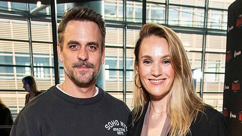 Mit Schauspieler Marc Barthel hat Anna Hofbauer zwei S&ouml;hne.