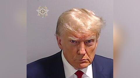Das berühmte Polizeifoto von Donald Trump.