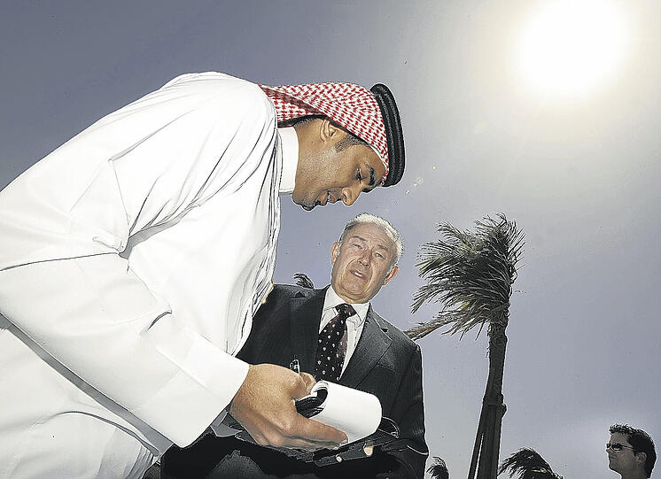 Unter Palmen: Beckstein gibt während seiner Arabienreise ein Interview