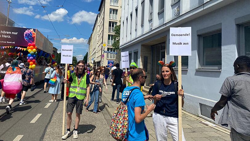 Das Ende der CSD-Parade naht. Das Ende der CSD-Parade naht.