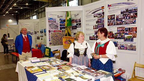Stände präsentieren Brauchtum und Kultur der Vertriebenen und ihrer Heimatregionen beim Sudetendeutschen Tag auf dem Messegelände. Stände präsentieren Brauchtum und Kultur der Vertriebenen und ihrer Heimatregionen beim Sudetendeutschen Tag auf dem Messegelände.