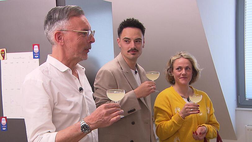 Tobi (links) findet: Drinks mixen kann Frederik. Tobi (links) findet: Drinks mixen kann Frederik.