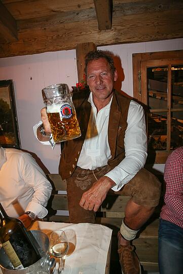 War gut dabei: Ralf Möller feiert im Käfer-Zelt.