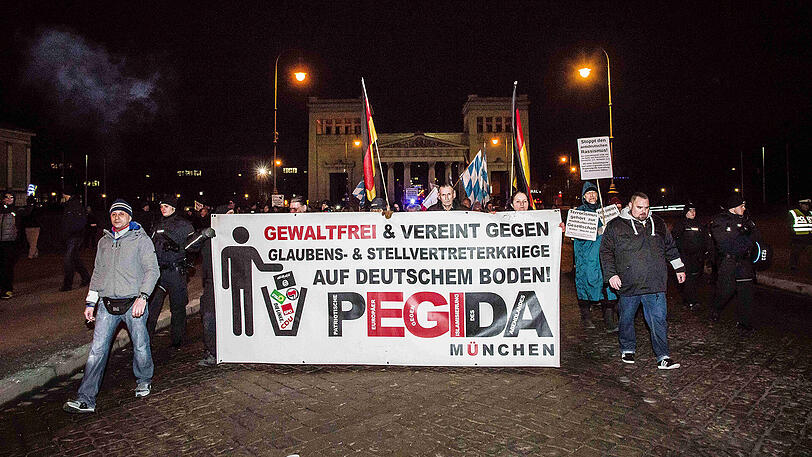 Circa 40 Pegida-Anhänger demosntrierten am Montagabend am Stachus.