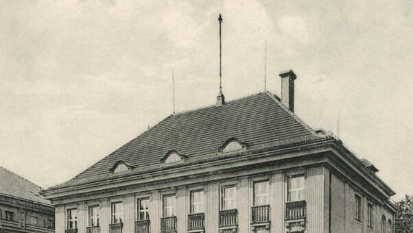 Brienner Straße 47: das Wohn- und Geschäftshaus des Antiquariats Jacques Rosenthal im Jahr 1915. Brienner Straße 47: das Wohn- und Geschäftshaus des Antiquariats Jacques Rosenthal im Jahr 1915.
