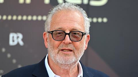 Constantin-Chef Martin Moszkowicz hat im Zusammenhang mit den Vorwürfen gegen Til Schweiger "intensive Aufklärung" angekündigt.