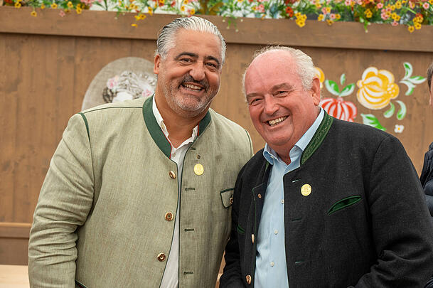 Oliver Wendel (l.) und Werner Eckart bei der letzten Wiesn im Caf&eacute; Theres.