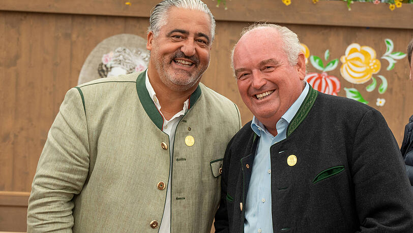 Oliver Wendel (l.) und Werner Eckart bei der letzten Wiesn im Caf&eacute; Theres.