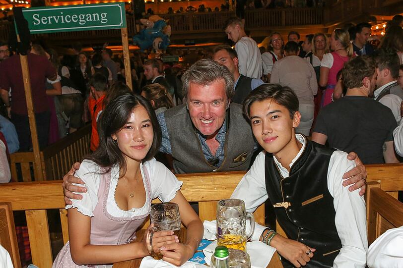 John Jürgens alias DJ John Munich mit Tochter Yasmin und Sohn Dennis.