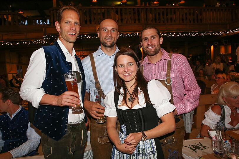 Christian Tröger Alexander Grimm Monika Karsch und Faris al Sultan beim Olympioniken-Stammtisch.
