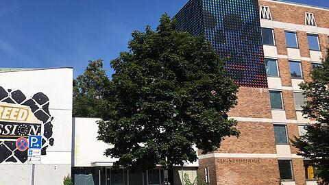 Seit Jahren steht das Gesundheitshaus in der Dachauer Straße leer.