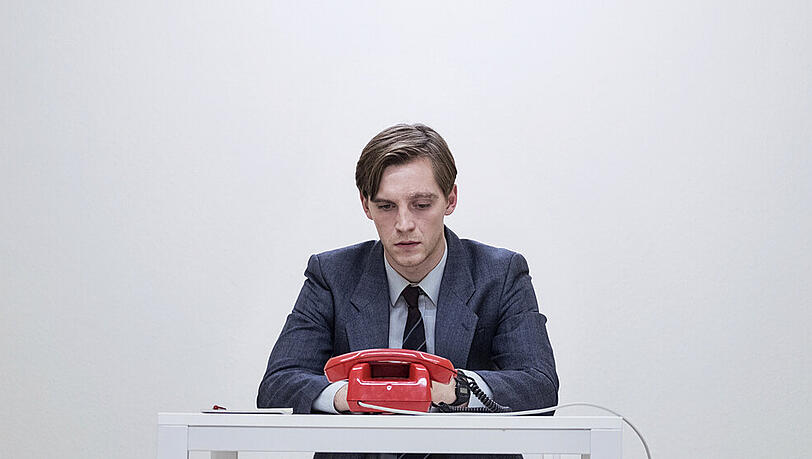 Jonas Nay alias Martin in "Deutschland89". Jonas Nay alias Martin in "Deutschland89".