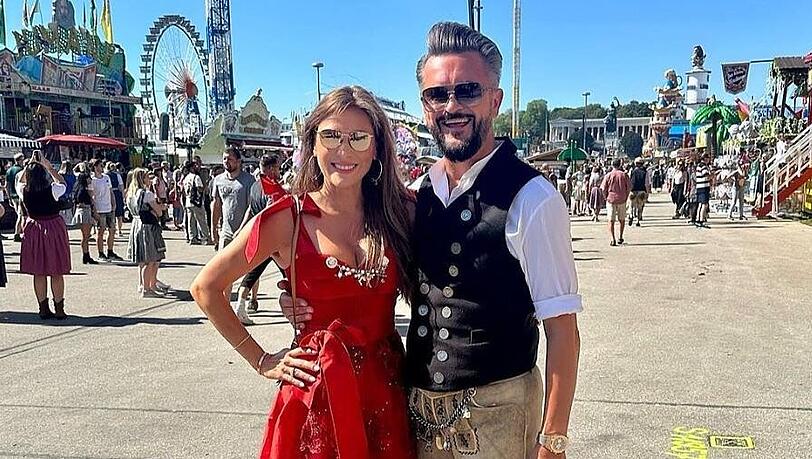 Simone Ballack präsentiert neue Frisur zur Wiesn: Münchner Friseur von Helene Fischer greift zum Farbtopf
