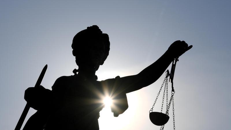 Die Statue der Justitia steht mit einer Waage und einem Schwert in der Hand. Foto: Arne Dedert/dpa/Archivbild Die Statue der Justitia steht mit einer Waage und einem Schwert in der Hand. Foto: Arne Dedert/dpa/Archivbild