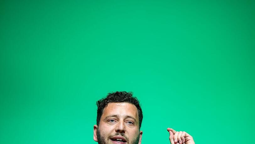 Felix Banaszak warnt davor, AfD und Linke gleichzusetzen. (Archivbild)