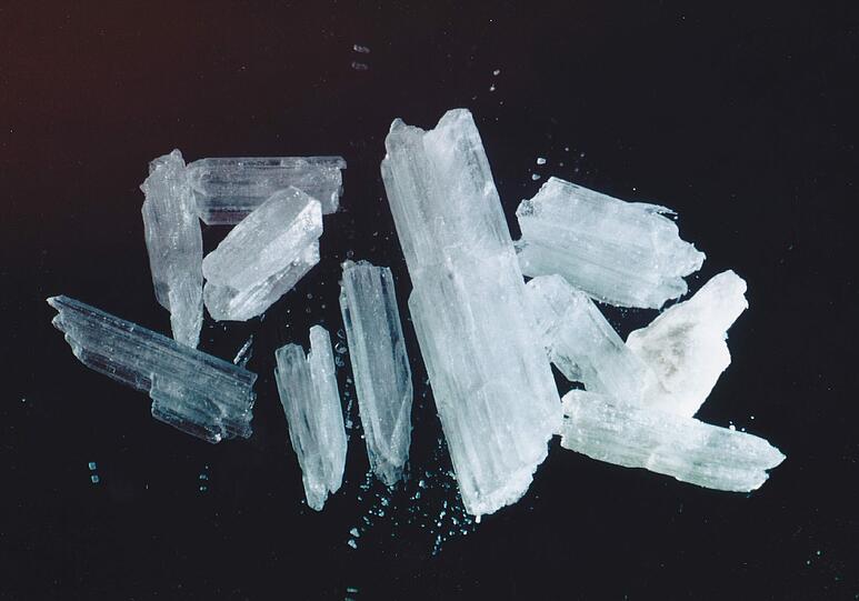 Sieht aus wie Kandis-Zucker, ist aber die gefährliche Droge Crystal.