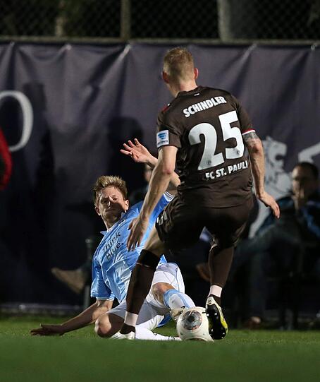 Weitere Bilder vom Testspiel der Löwen gegen St. Pauli.