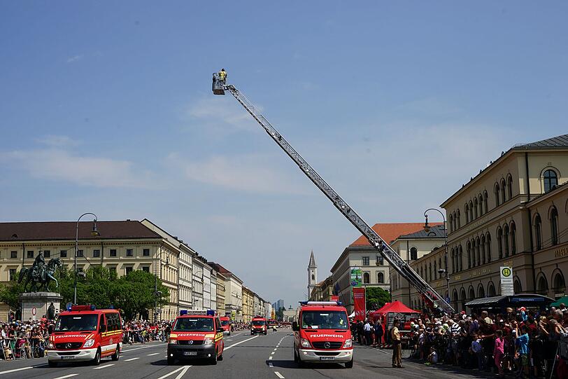 München feiert das 150-jährige Bestehen ihrer Feuerwehr mit einer großen Parade.
