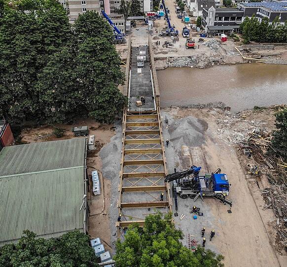 Die komplette Brücke mit Vorbauschnabel.