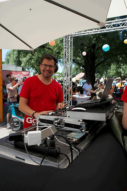 Gong 93.3 DJ Stefan Acker sorgte für sommerlichen Sound. Gong 93.3 DJ Stefan Acker sorgte für sommerlichen Sound.