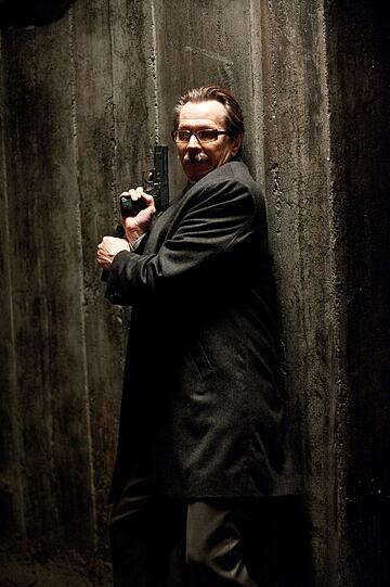 Auch Gary Oldman als Cop darf natürlich nicht fehlen...