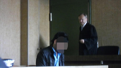 Der Exhibitionist und Pobeißer vor Gericht. Der Exhibitionist und Pobeißer vor Gericht.