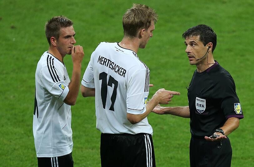 Der serbische Schiedsrichter hat 2013 bereits das Spiel Deutschland gegen Österreich in der WM-Qualifikation in München gepfiffen.