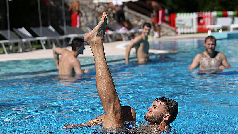 Für Abkühlung ist auf jeden Fall gesorgt - egal ob beim Wasserball oder der Gymnastik. Für Abkühlung ist auf jeden Fall gesorgt - egal ob beim Wasserball oder der Gymnastik.