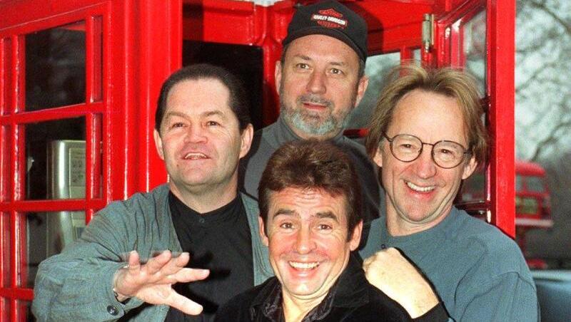 Monkees-Bassist Peter Tork (r) ist im Alter von 77 Jahren gestorben. Monkees-Bassist Peter Tork (r) ist im Alter von 77 Jahren gestorben.