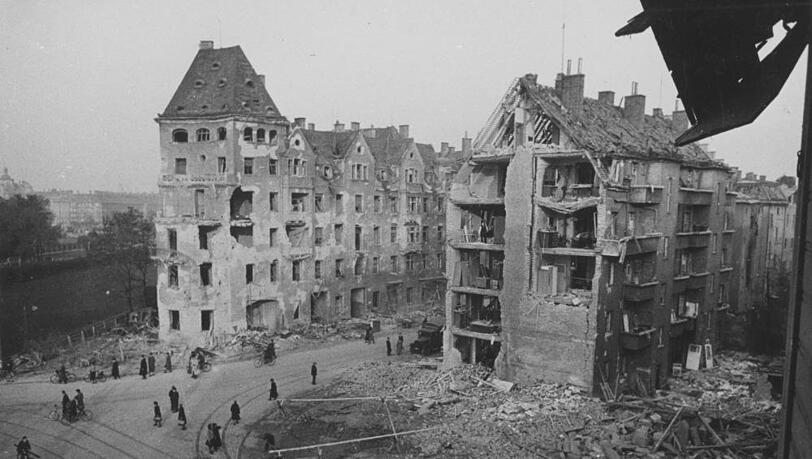 Die Sankt-Bonifatius-Straße 1 nach dem Krieg. Die Sankt-Bonifatius-Straße 1 nach dem Krieg.