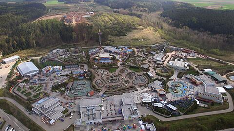 Da geht&rsquo;s rein: Bis zu 1,5 Millionen Besucher strömen jedes Jahr durch diesen Haupteingang hinein ins Legoland bei Günzburg.