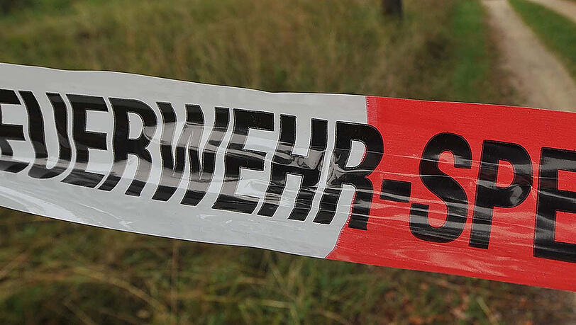 Im Landgreis Regen ist ein 20-jähriger Autofahrer tödlich verunglückt. (Symbolbild) Im Landgreis Regen ist ein 20-jähriger Autofahrer tödlich verunglückt. (Symbolbild)
