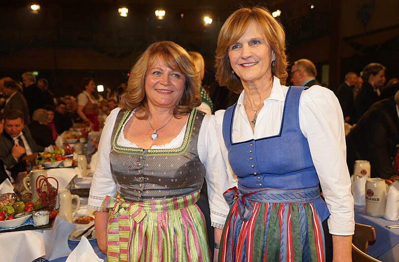 Nockherberg 2016 - die ersten Bilder vom Starkbieranstich, hier Alexandra Schörghuber und Karin Seehofer.