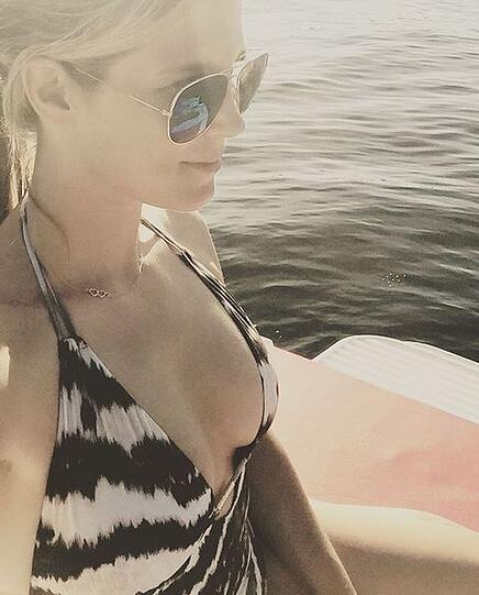 Verena Wriedt: &bdquo;Anfang August fahren mein Mann Thomas und ich für sechs Tage nach Mallorca, nur wir beide. Unser Sohn Lio bleibt bei der Oma. Das ist unser kleiner Liebesurlaub, den wir uns jedes Jahr gönnen. Im Oktober geht es dann für zehn Tage mit der ganzen Familie in unser Ferienhaus nach Ibiza.&ldquo;