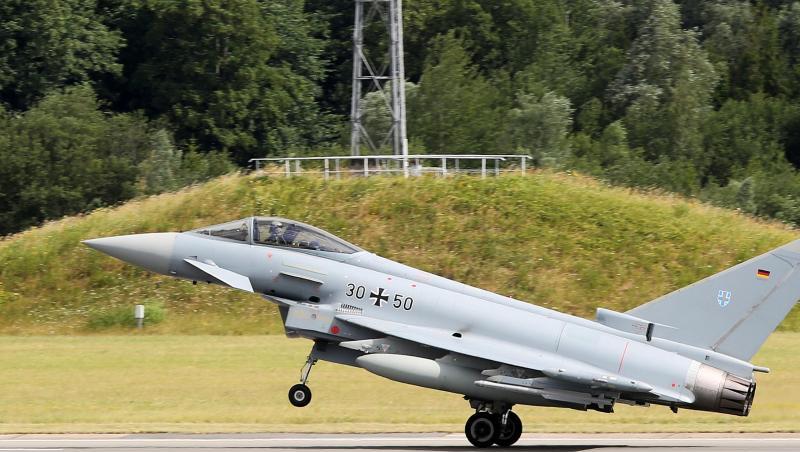 Ein Eurofighter der Luftwaffe. Foto: Bodo Marks/dpa/Archivbild