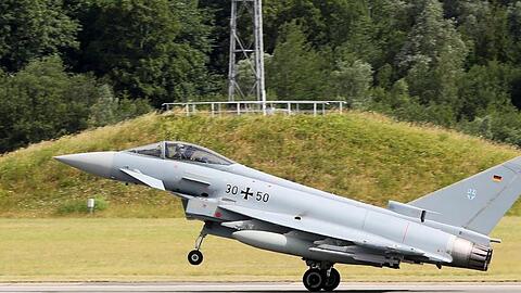 Ein Eurofighter der Luftwaffe. Foto: Bodo Marks/dpa/Archivbild