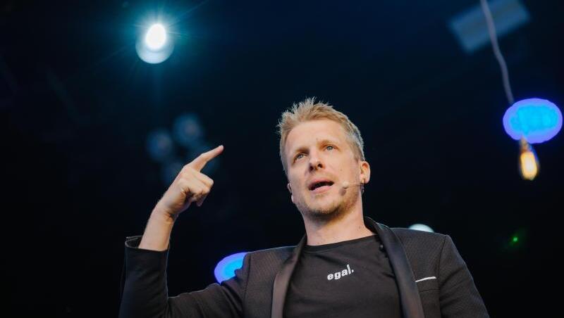 Der Comedian Oliver Pocher bei der Arbeit in Hannover. Der Comedian Oliver Pocher bei der Arbeit in Hannover.