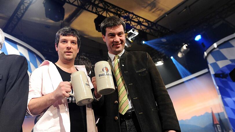 Da waren sie noch jünger: Stephan Zinner 2010 mit Markus Söder auf dem Nockherberg. Da waren sie noch jünger: Stephan Zinner 2010 mit Markus Söder auf dem Nockherberg.