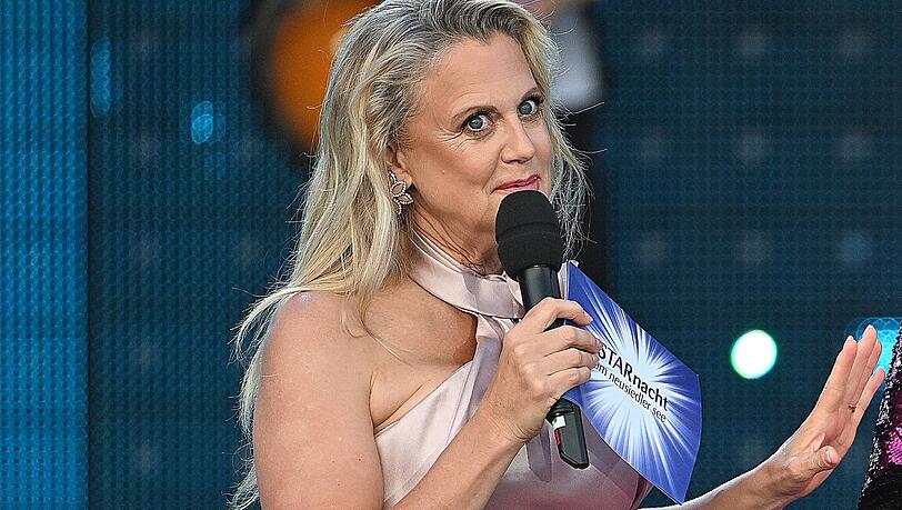 Barbara Schöneberger teilt gegen Promi-Gäste der "NDR Talk Show" aus.